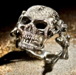 cult925 white gold 18 kt skull & bones with white diamonds